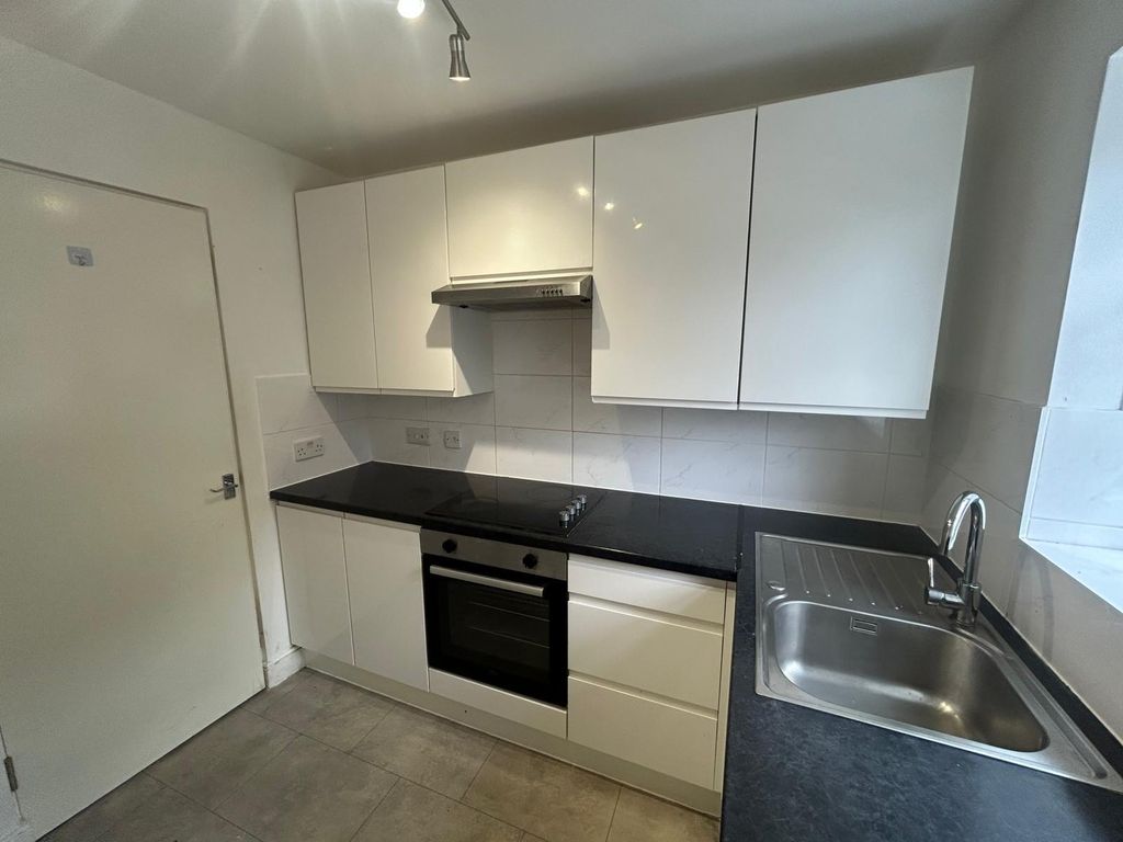 Property photo 2 of 7 Kitchen