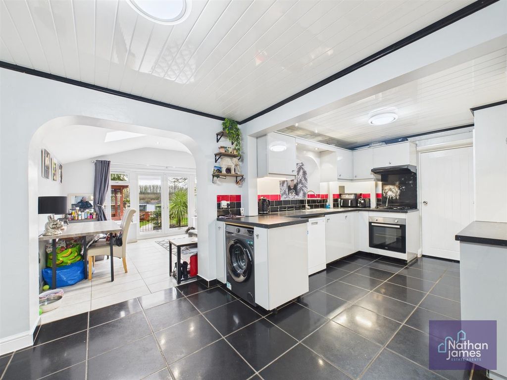 Property photo 2 of 19 Kitchen