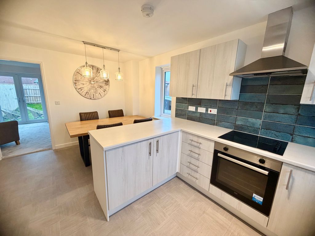 Property photo 1 of 8 Kitchen