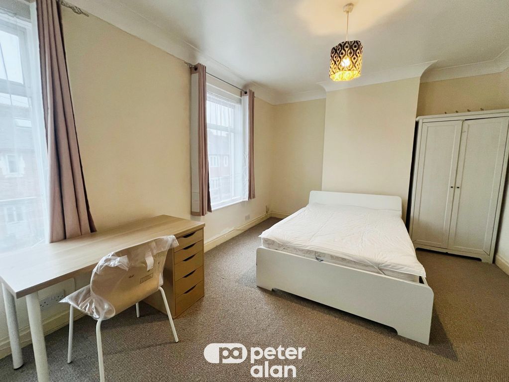 Property photo 3 of 11 Front