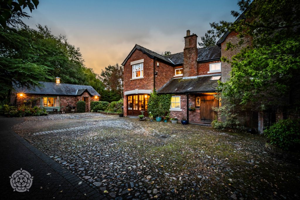 Property photo 1 of 43 Picture No. 17