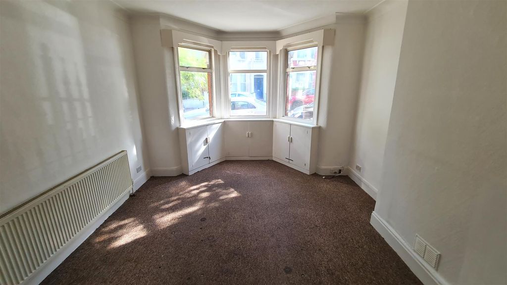 Property photo 2 of 30 Front Recep
