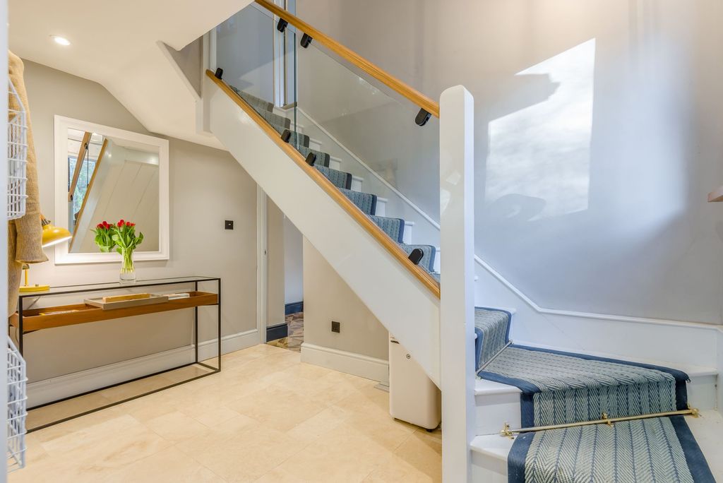 Property photo 3 of 34 P043946_03.Jpg