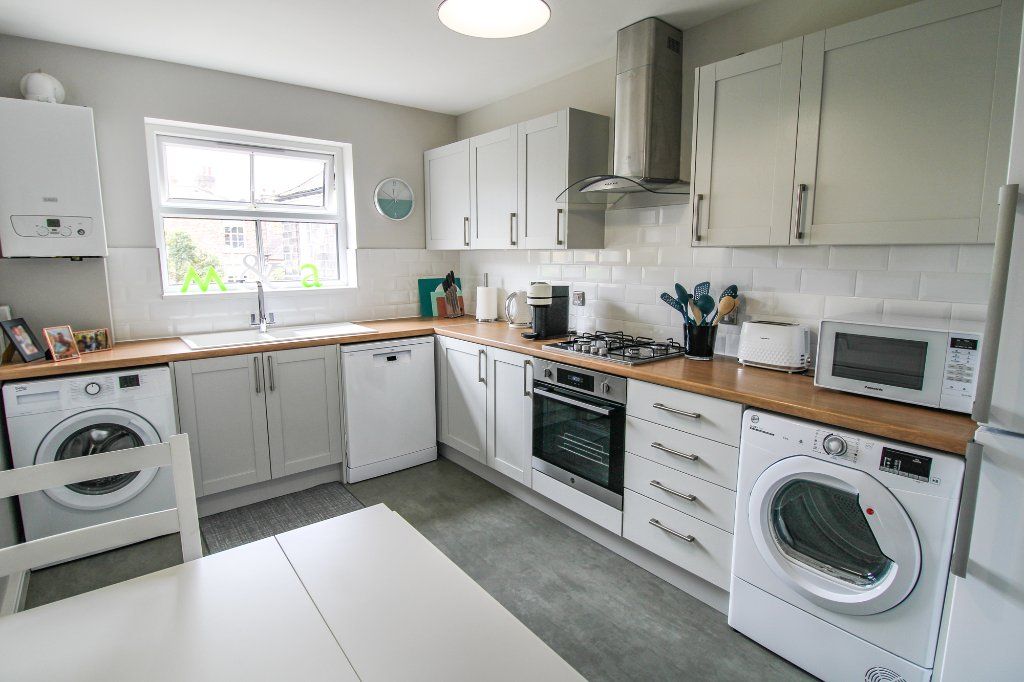 Property photo 3 of 11 Dining Kitchen