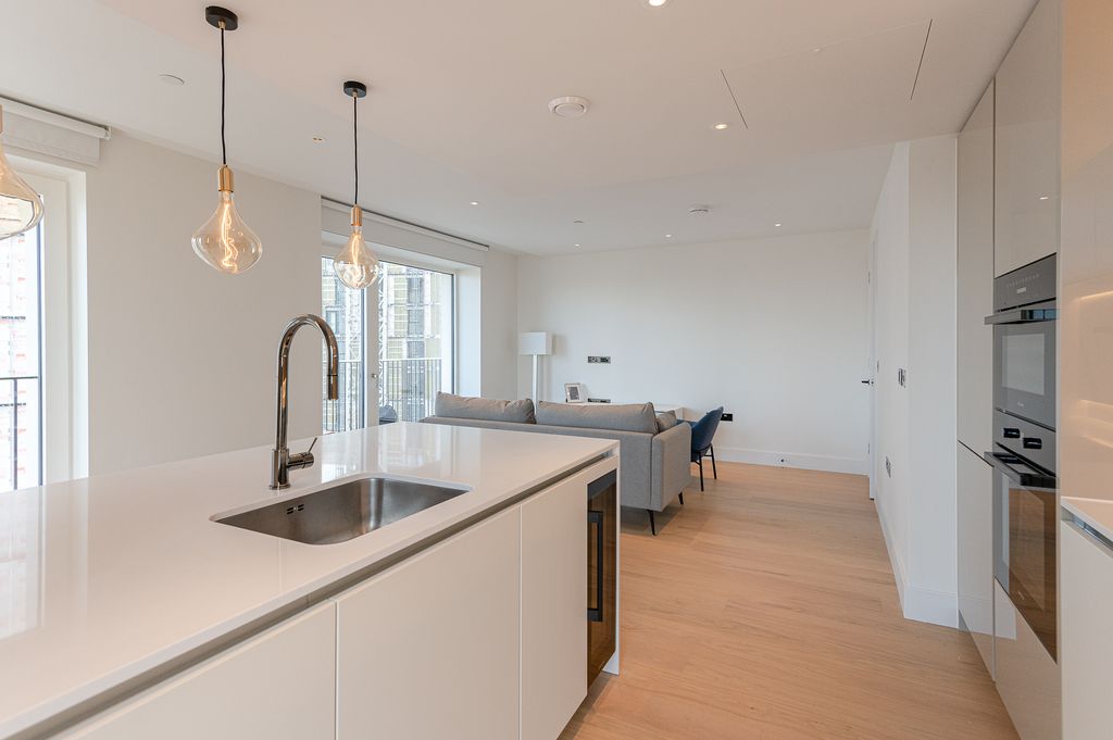 Property photo 3 of 32