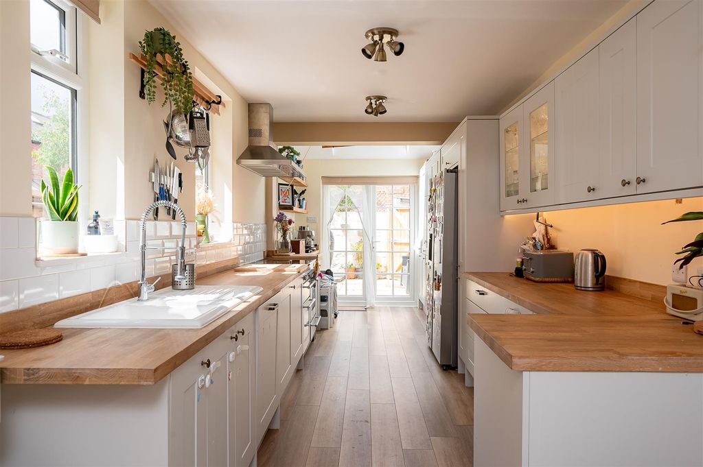 Property photo 3 of 18 Kitchen Dining