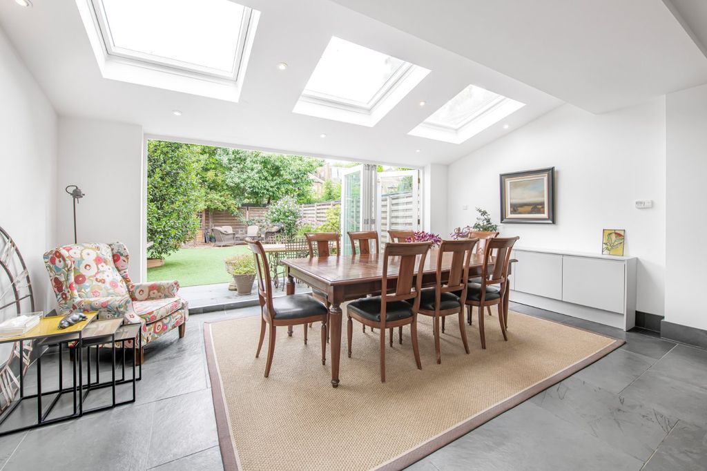 Property photo 3 of 15 Dining Area