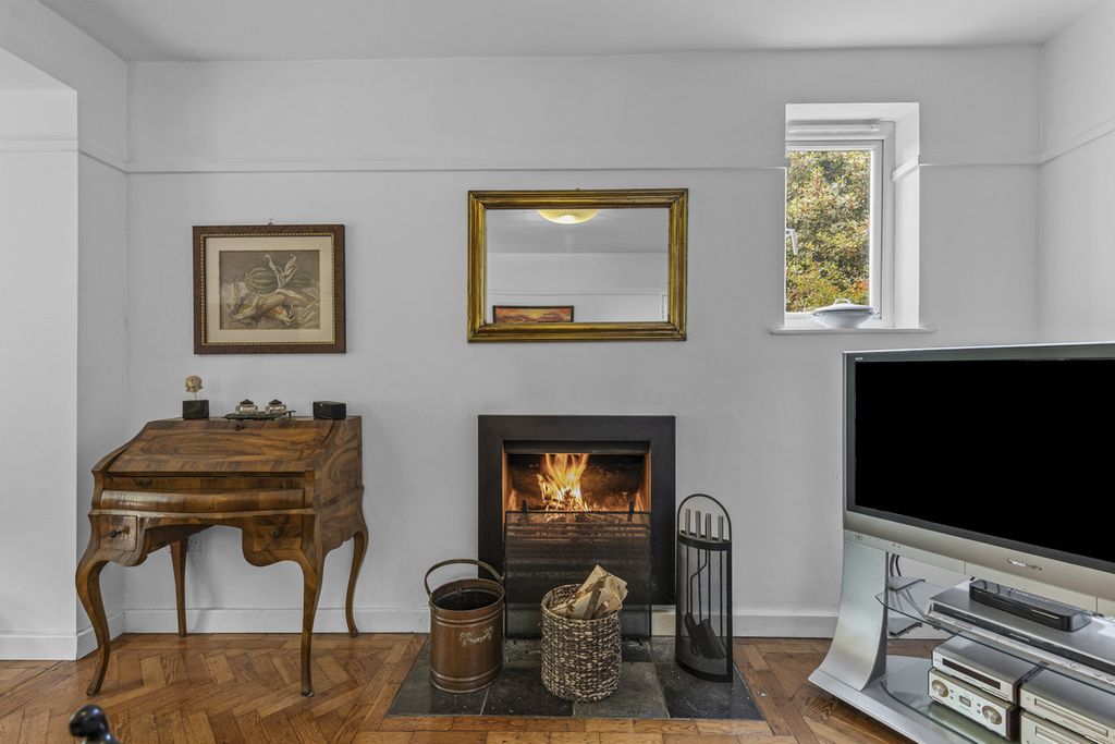 Property photo 3 of 46