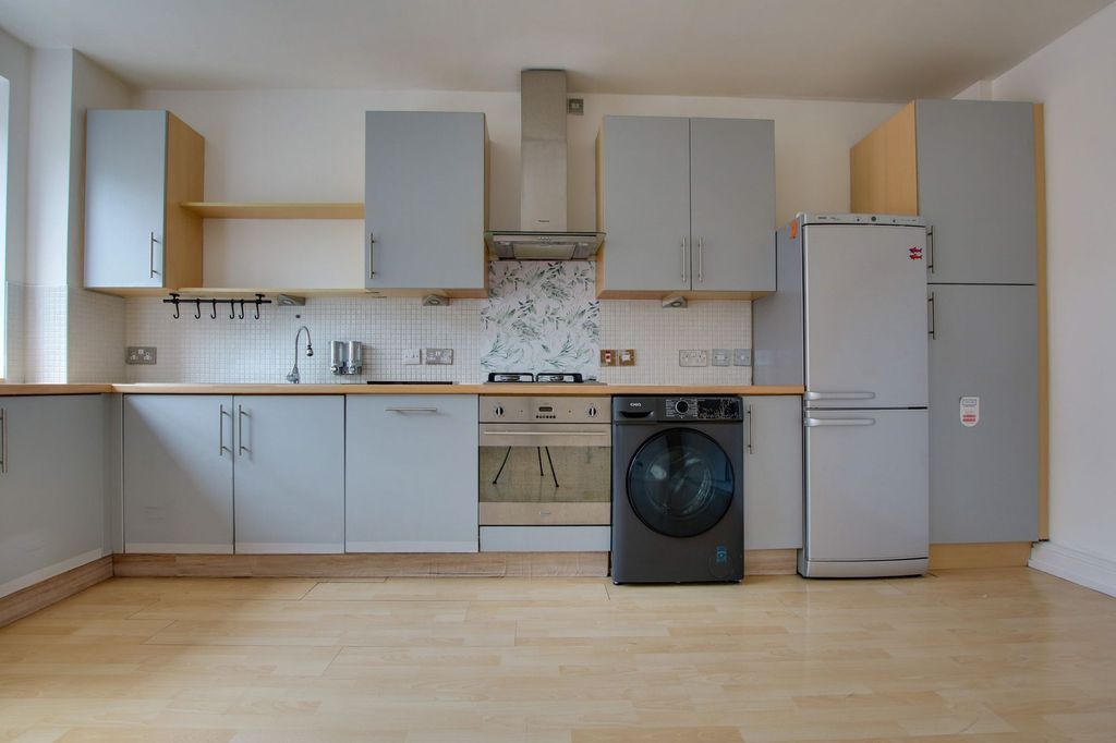 Property photo 3 of 33