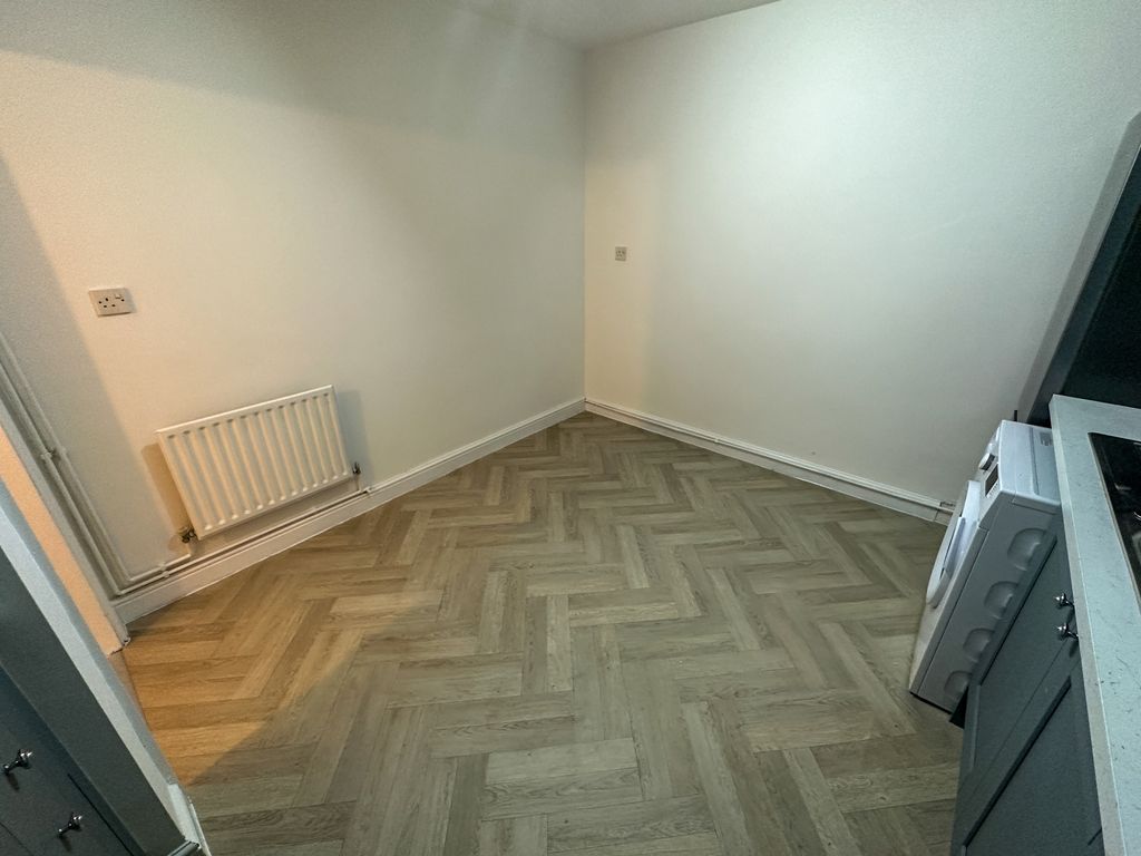 Property photo 3 of 28 Kitchen