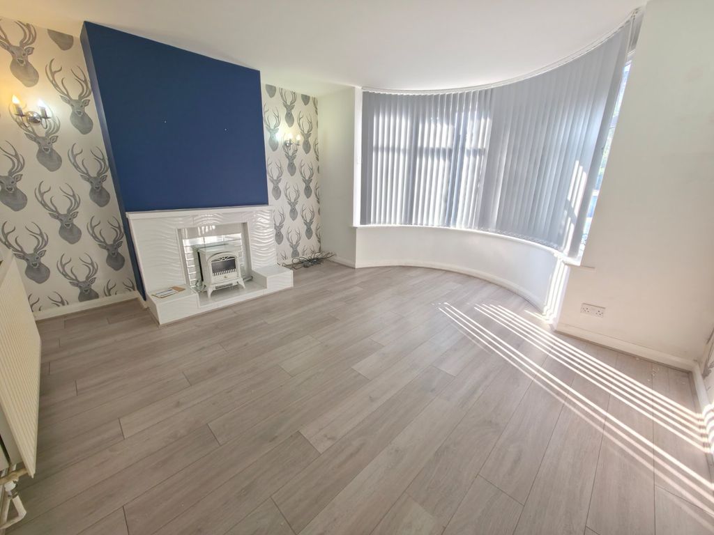 Property photo 2 of 13 Lounge