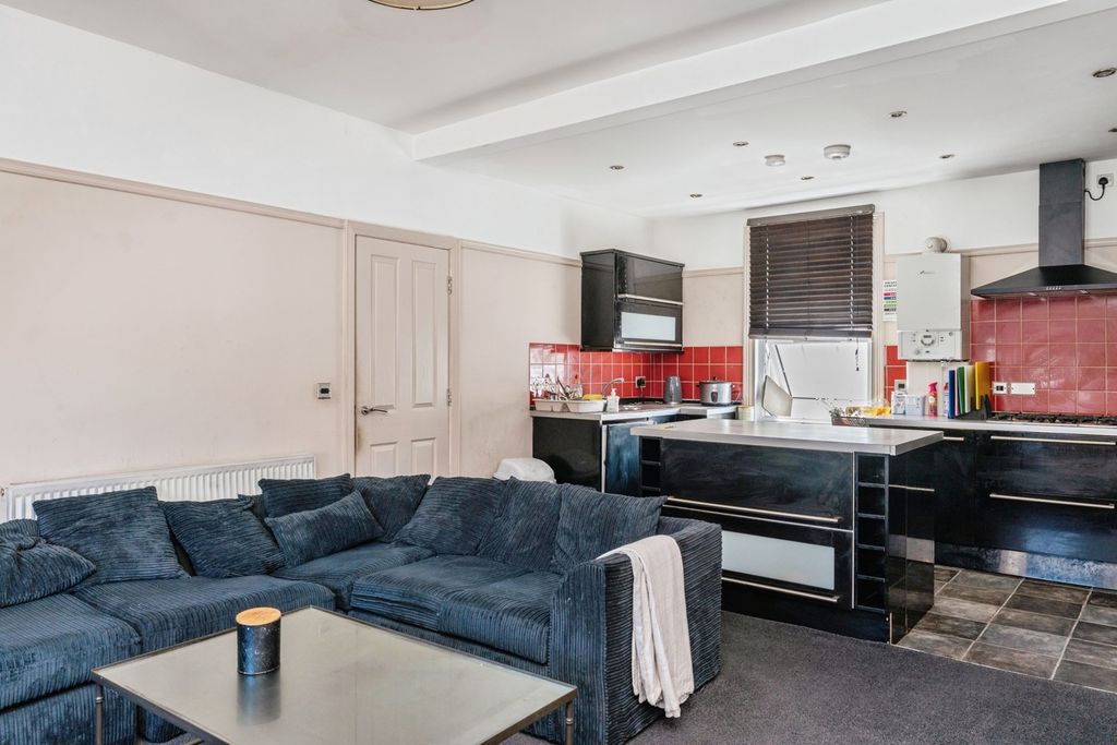 Property photo 2 of 12 Pbox-Img.Jpg
