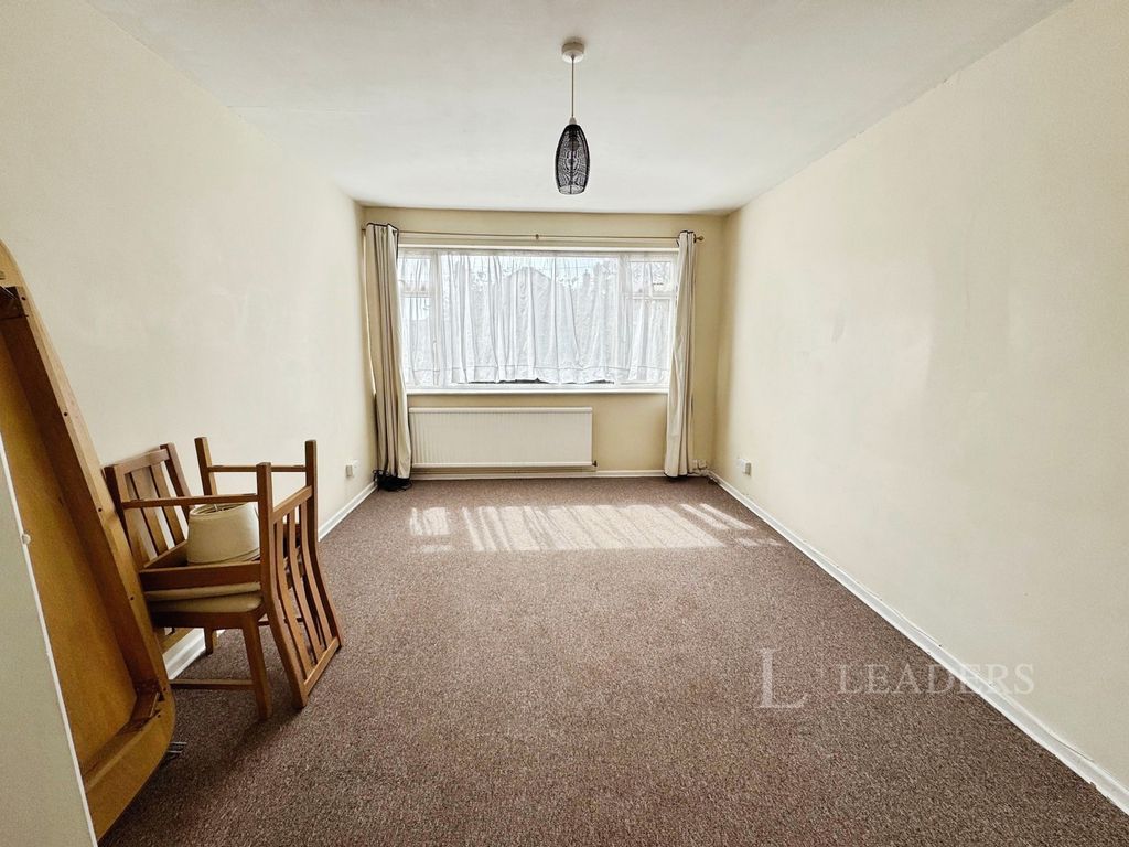 Property photo 2 of 12 Lounge