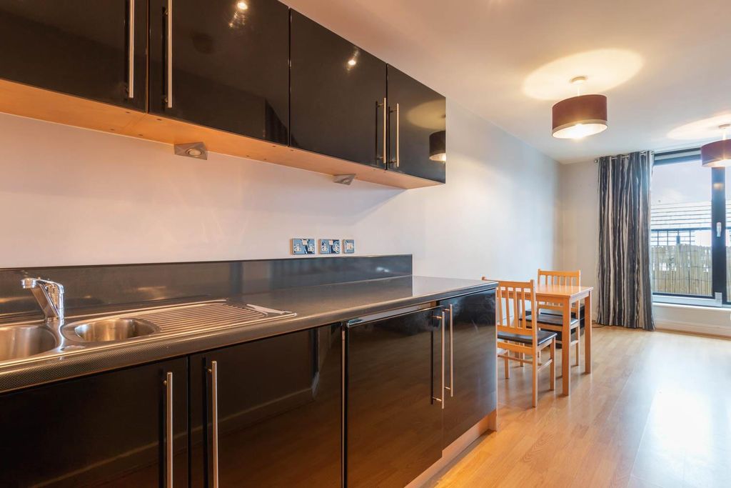 Property photo 3 of 13 Kitchen