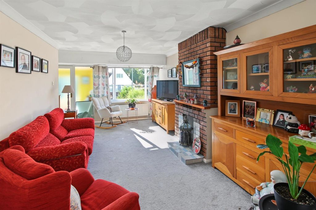 Property photo 2 of 12 Lounge