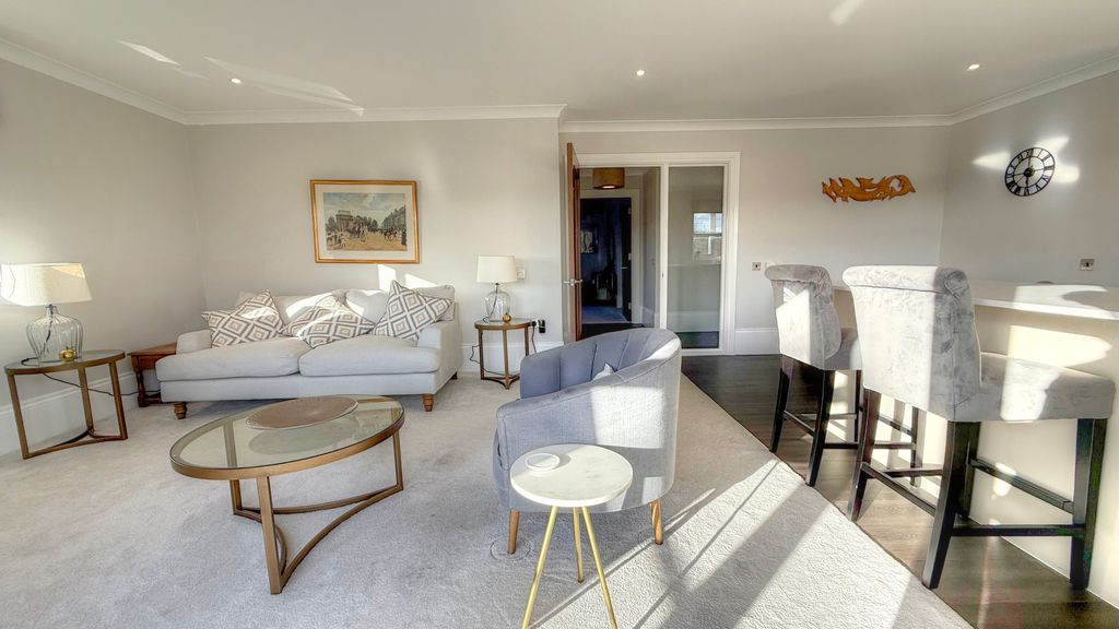 Additional image 6 of 2 bed flat for saleFarnham Road, Liss, Hampshire GU33