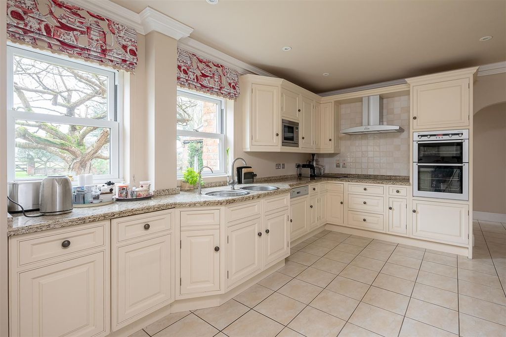 Property photo 3 of 36 Kitchen