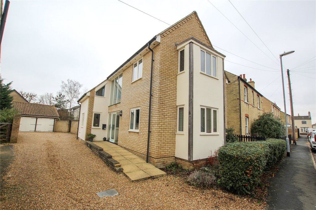 Property photo 1 of 22 Front/Side Aspect.