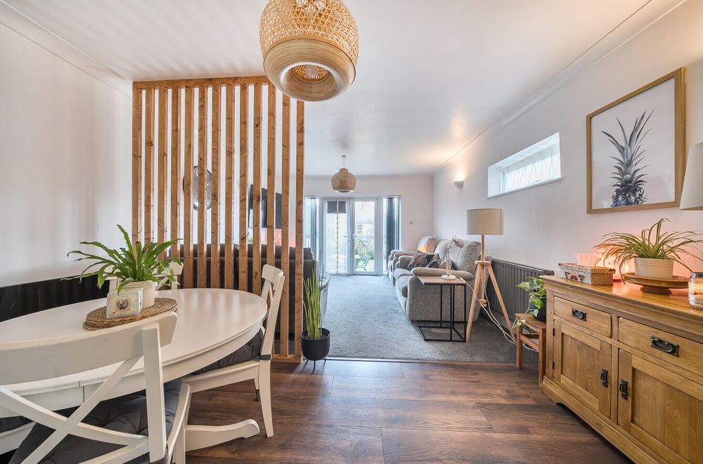 Property photo 2 of 14 1396453-12-69610F...