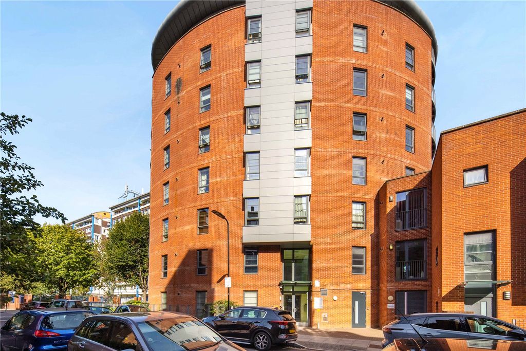 Property photo 1 of 16 Exterior