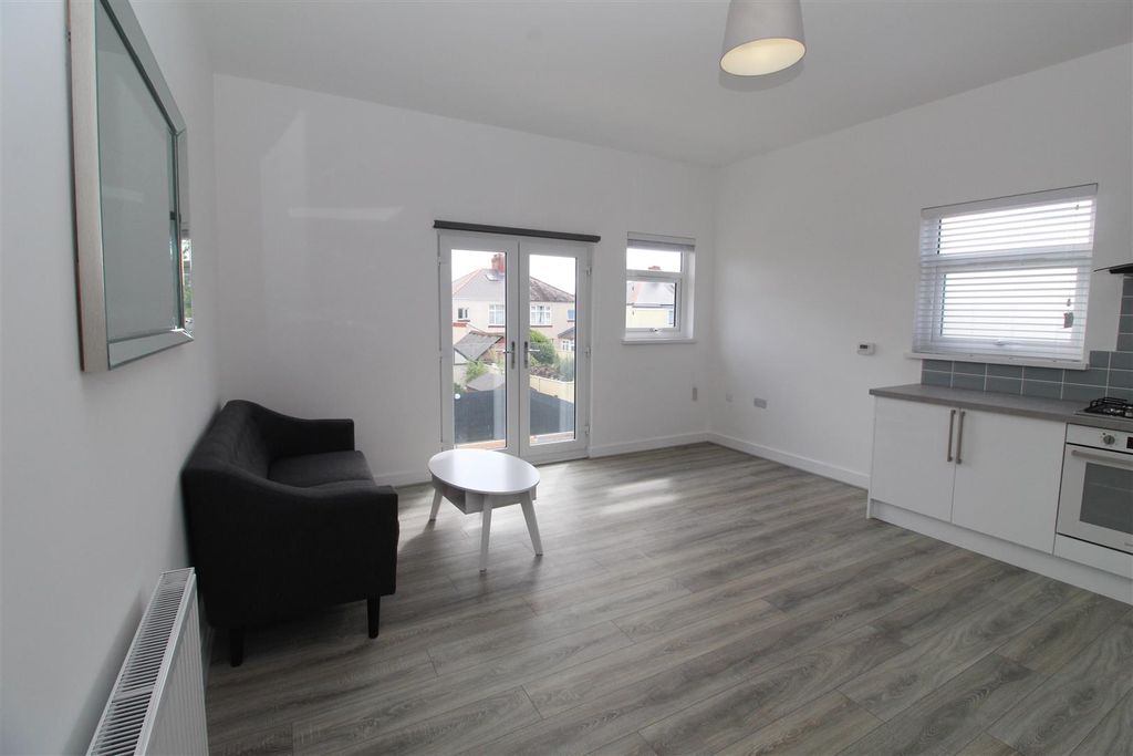 Property photo 3 of 8 Img_9585.Jpg