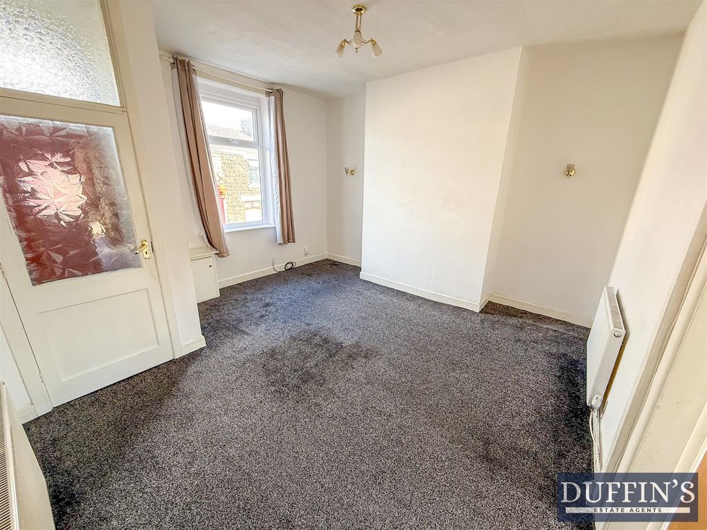 Property photo 2 of 8 Lounge