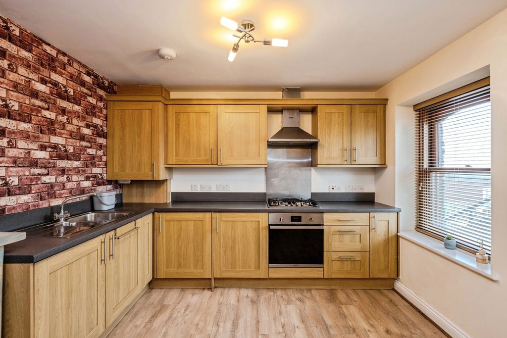 Property photo 3 of 17 Pbox-Img.Jpg