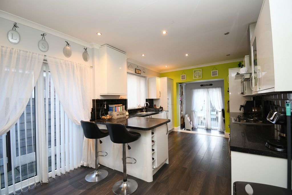 Property photo 2 of 21