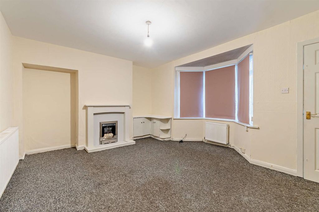 Property photo 2 of 13 8673227-Interior01-800.Jpg