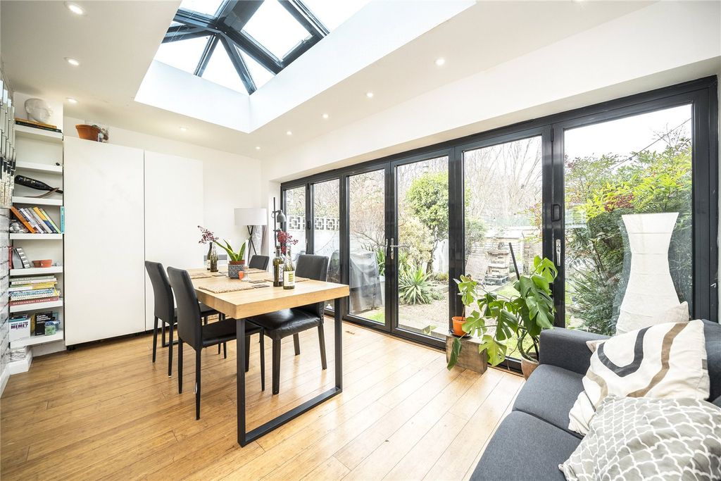 Property photo 2 of 12 Dining Area