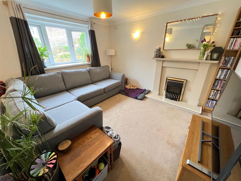 Property photo 2 of 21