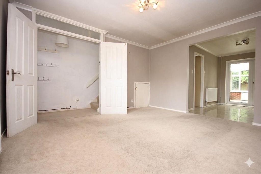 Property photo 2 of 14 Gemini_Generated_Image_Yzjhmlyzjhmlyzjh.Png