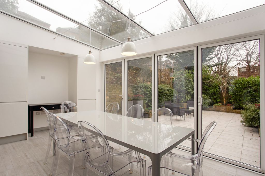 Property photo 3 of 14 Munster Road  292