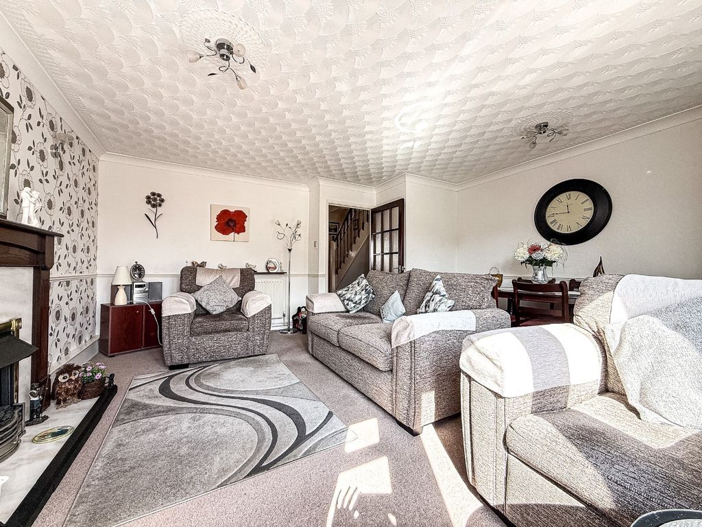 Property photo 3 of 18 4970886