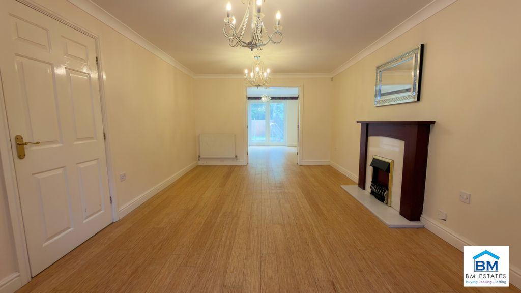 Property photo 3 of 16 Photo 11