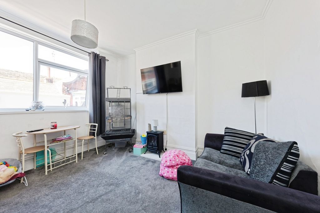 Property photo 3 of 16 Pbox-Img.Jpg