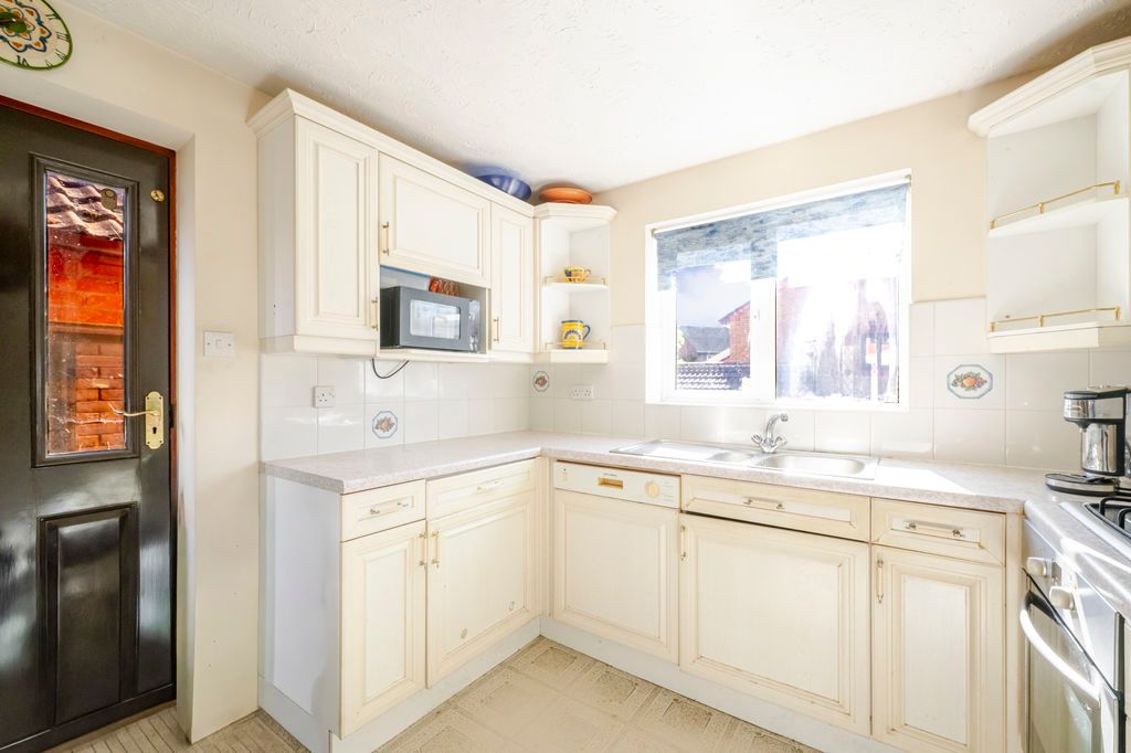 Property photo 3 of 12 Photo 6
