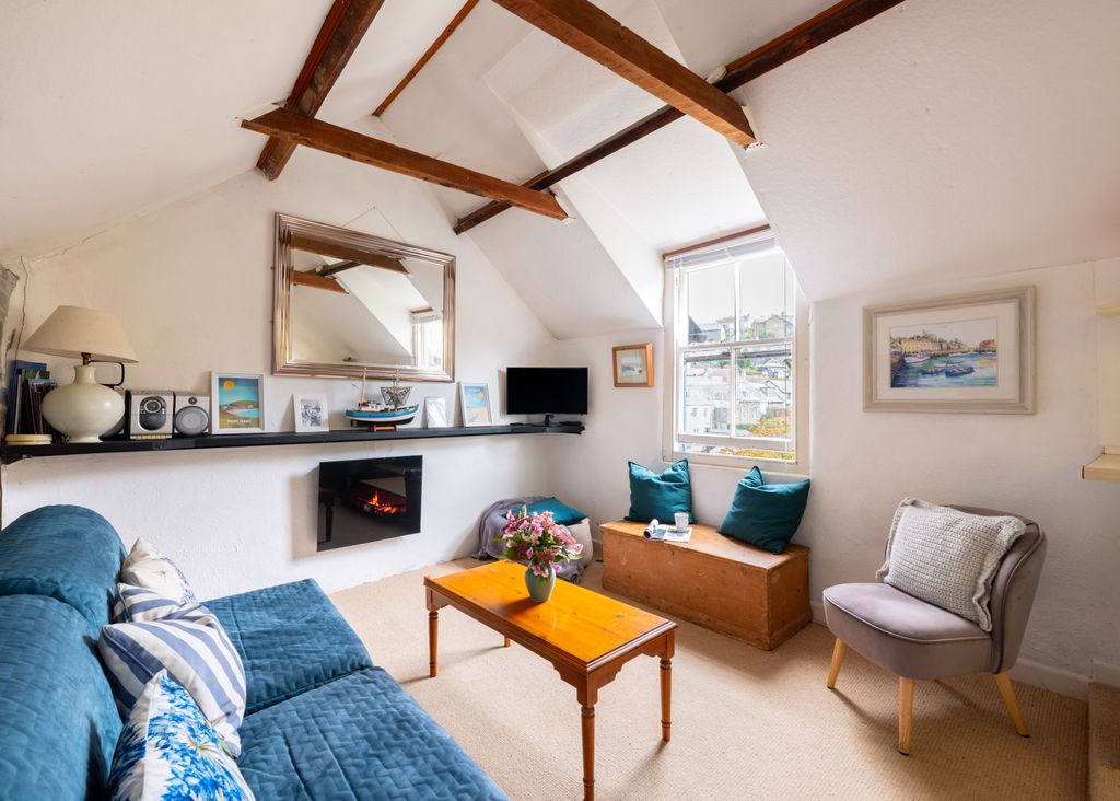 Property photo 3 of 11 Gallery