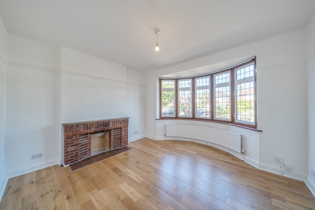 Property photo 2 of 20 1511379-13-1A05Cf...
