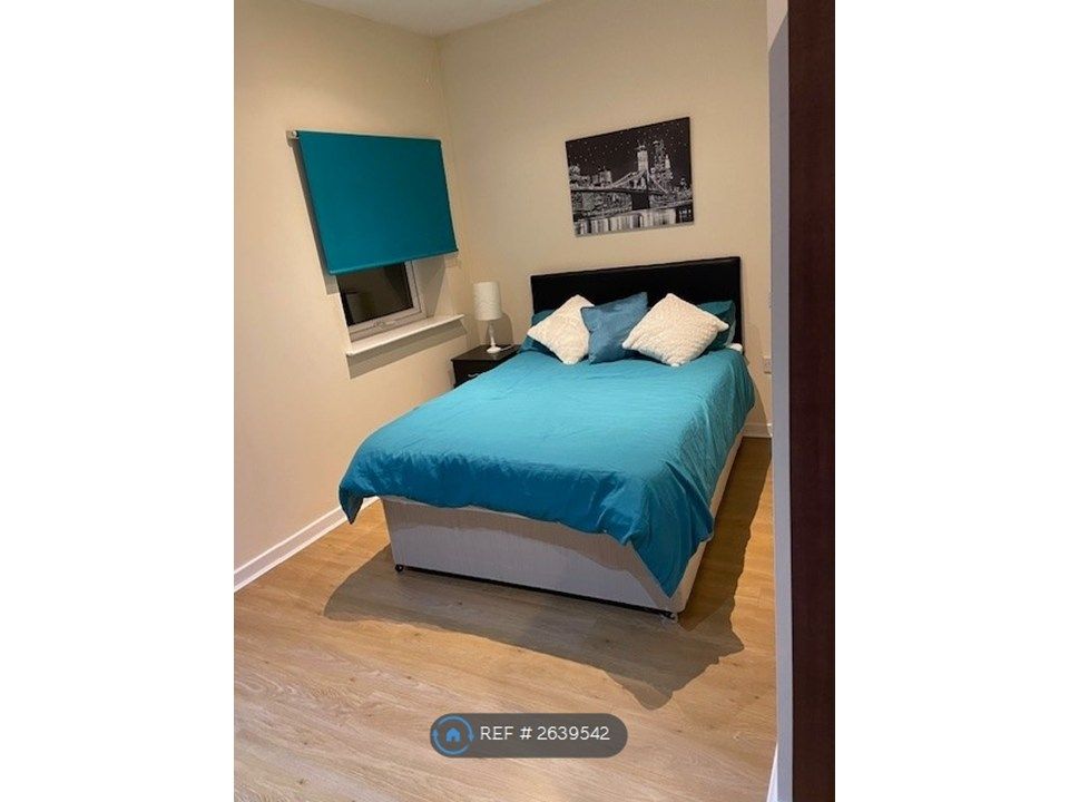 Property photo 1 of 6 Apartment 4 Bedroom Pic 1