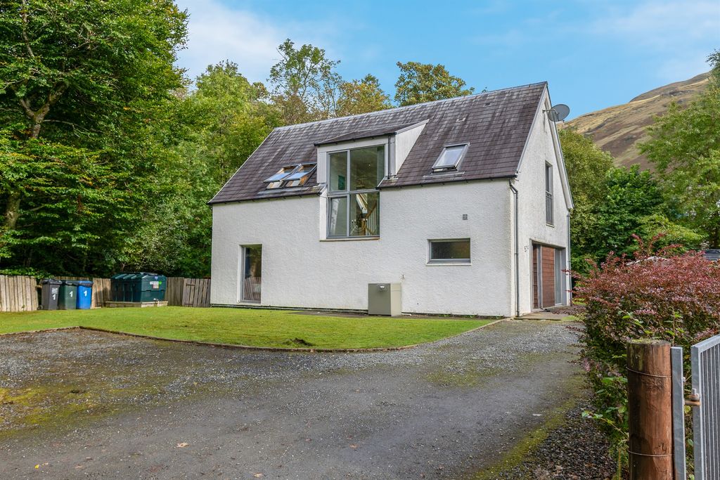 Property photo 2 of 19