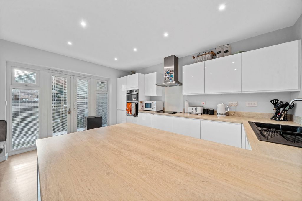 Property photo 3 of 22