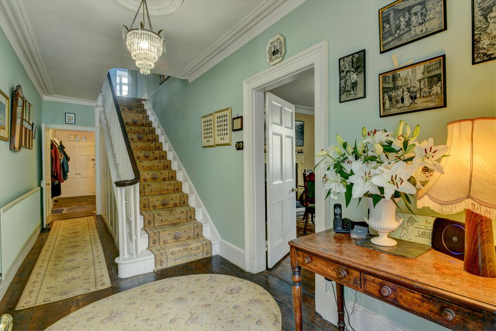 Property photo 3 of 19 Image