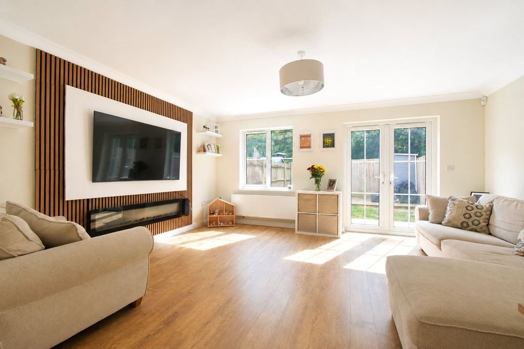 Property photo 2 of 15 Picture No. 04