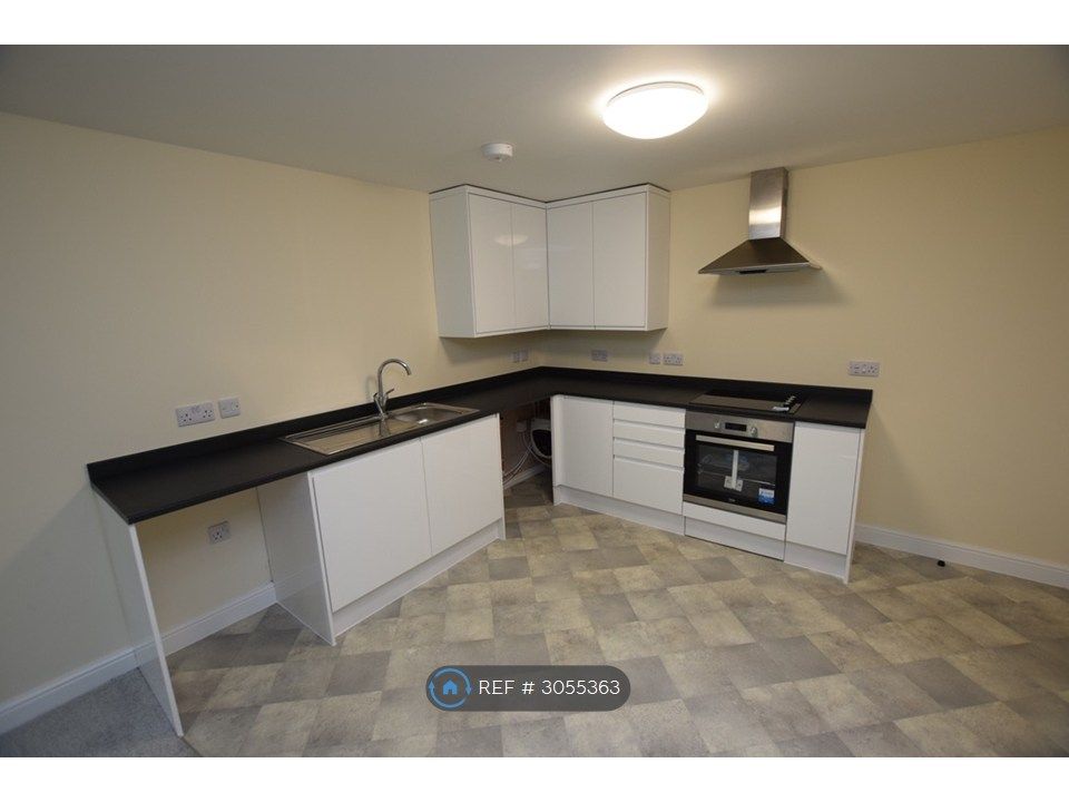 Property photo 3 of 8 Modern In Built Magnet Kitchen