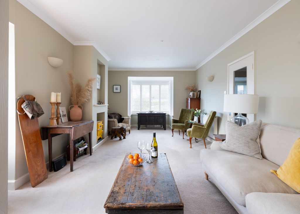 Property photo 3 of 21 6797B979Cfaf0_Hughenden-12