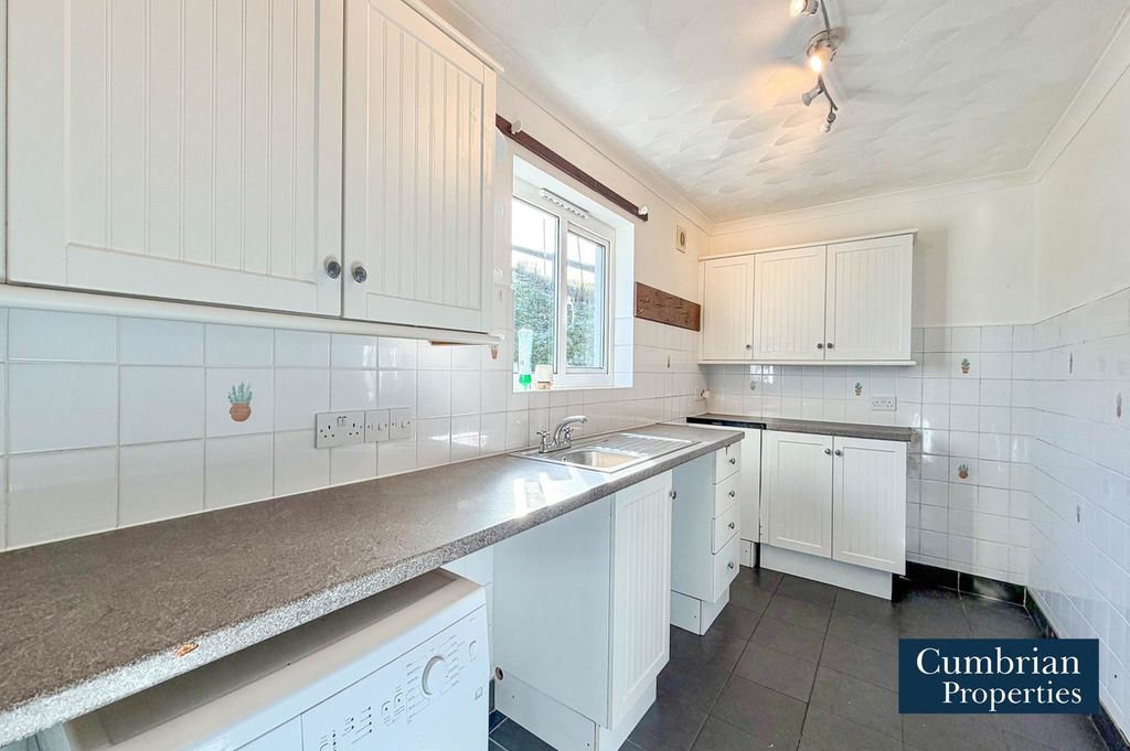 Property photo 2 of 20 Kitchen