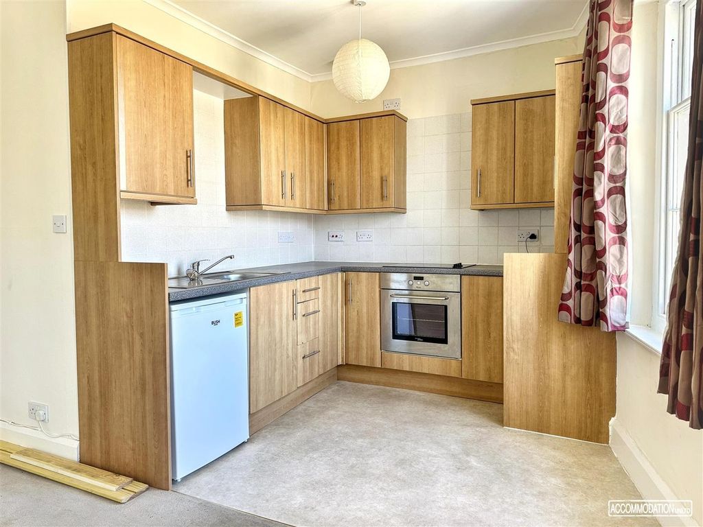 Property photo 3 of 10 Modern Fitted Kitchen With Stylish Wooden Units...