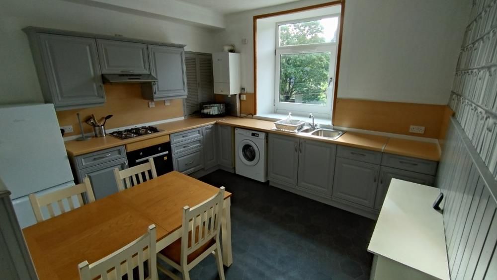 Property photo 3 of 6 Kitchen