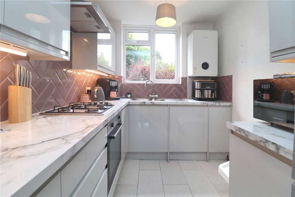 Property photo 2 of 16 Picture No. 27